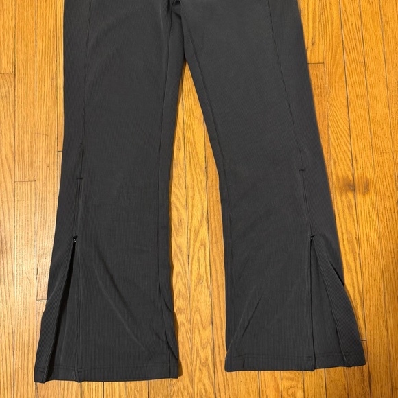 Lululemon Brushed Softstreme Ribbed Zip-Flared Pant 32.5" - Women’s 12 Grey - Picture 5 of 14